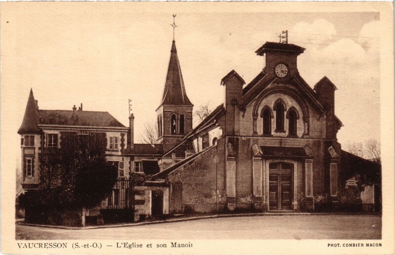 Carte postale ancienne Vaucresson Eglise et son Manoir à Vaucresson