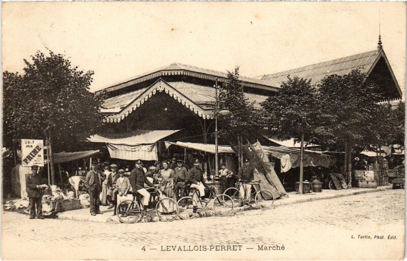 Carte postale ancienne Levallois Perret Marche à Levallois-Perret