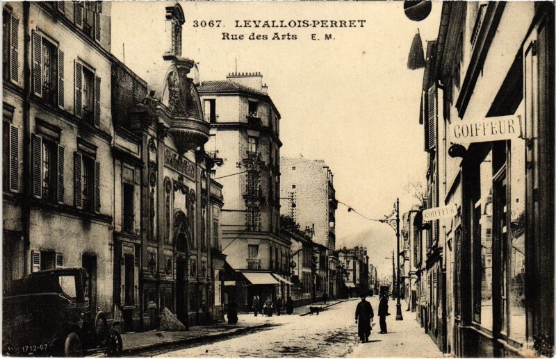 Carte postale ancienne Levallois Perret Rue des Arts à Levallois-Perret