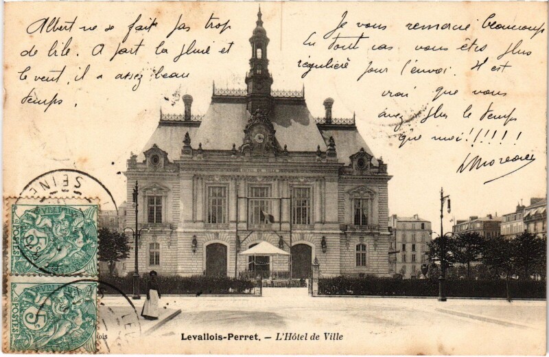 Carte postale ancienne Levallois Perret Hotel de Ville à Levallois-Perret
