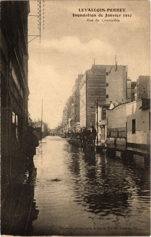 Carte postale ancienne Levallois Perret Rue de Courcelles à Levallois-Perret