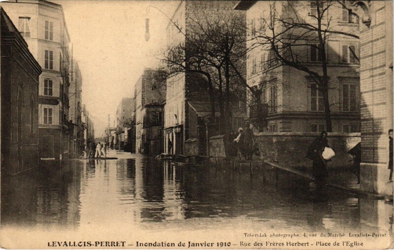 Carte postale ancienne Levallois Perret Rue des Freres Herbert à Levallois-Perret