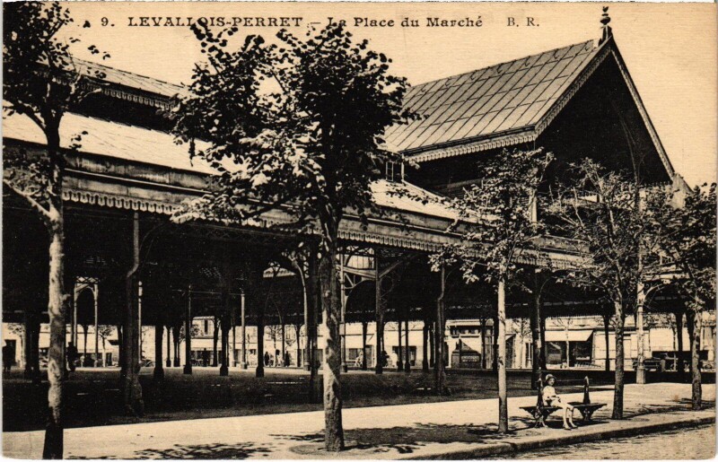 Carte postale ancienne Levallois Perret Place du Marche à Levallois-Perret