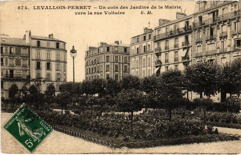 Carte postale ancienne Levallois Perret un coin des Jardins de la Mairie à Levallois-Perret