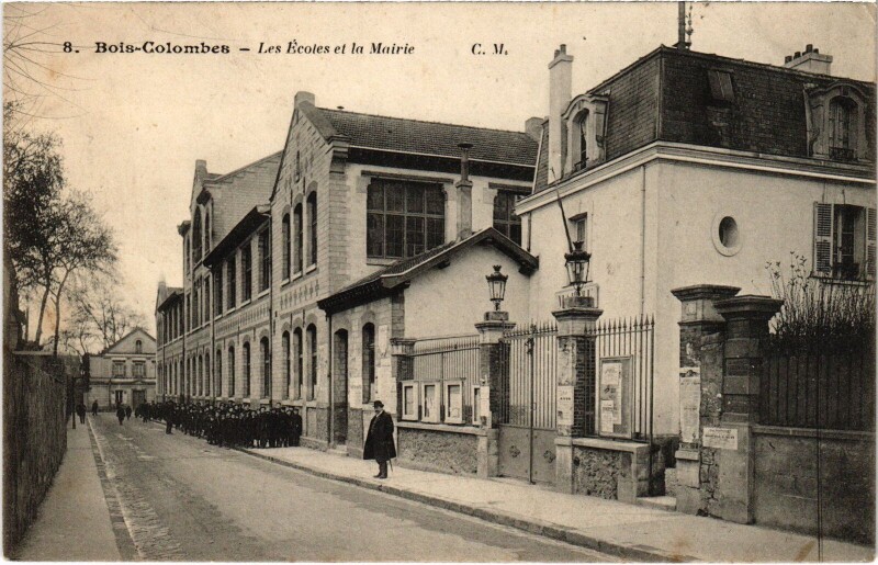 Carte postale ancienne Colombes Les Ecoles et la Mairie à Colombes
