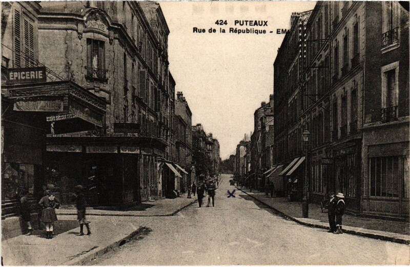 Carte postale ancienne Puteaux Rue de la Republique à Puteaux