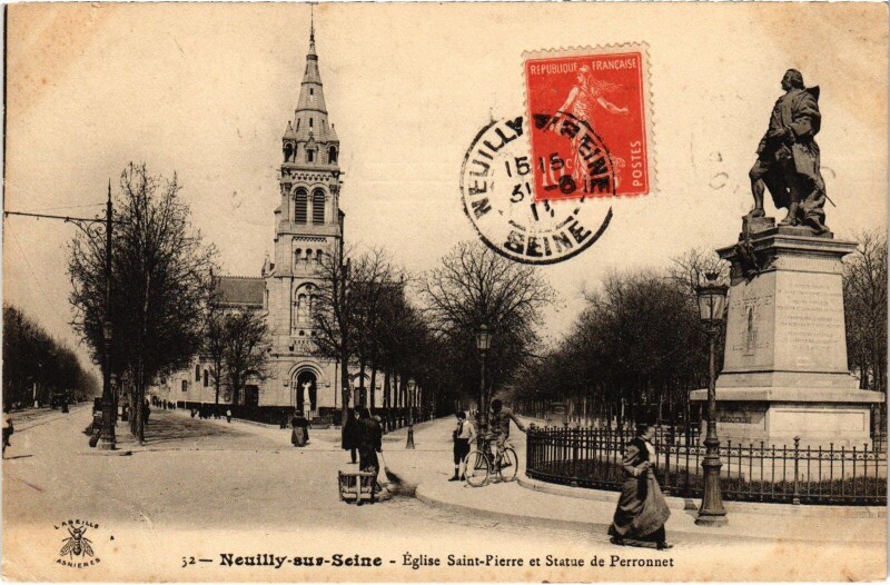Carte postale ancienne Neuilly Eglise Saint-Pierre Statue de Perronnet