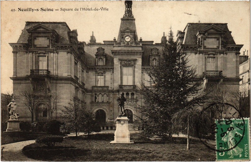 Carte postale ancienne Neuilly Square de l'Hotel de Ville