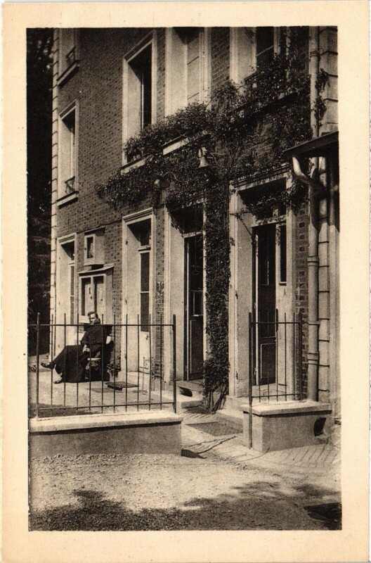 Carte postale ancienne Neuilly Petit College Batiment annexe
