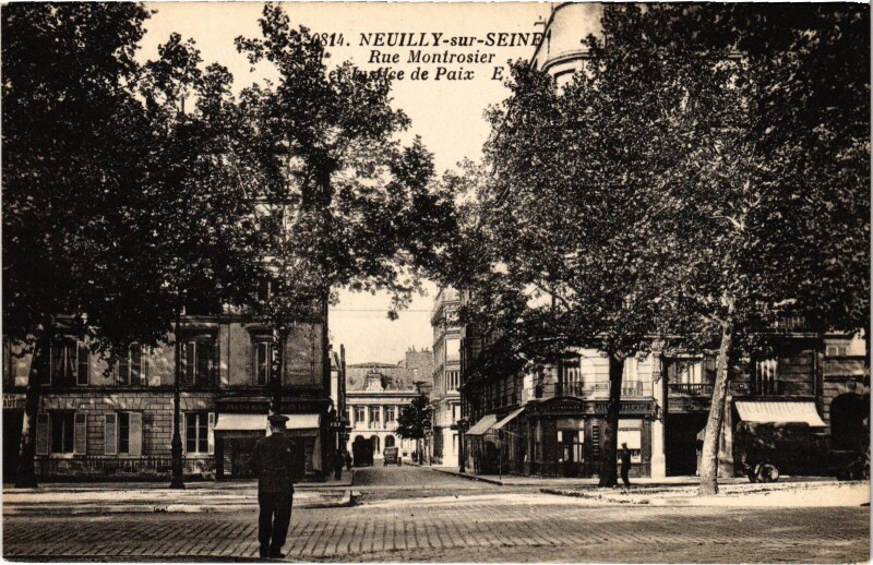 Carte postale ancienne Neuilly Rue Montrosier