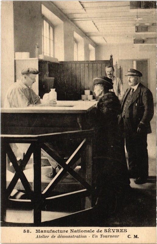 Carte postale ancienne Sevres Manufacture Nationale atelier de demonstration