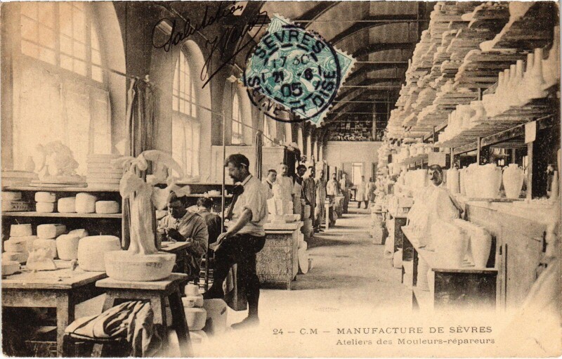 Carte postale ancienne Sevres Manufacture Nationale Ateliers de Mouleurs à Sèvres
