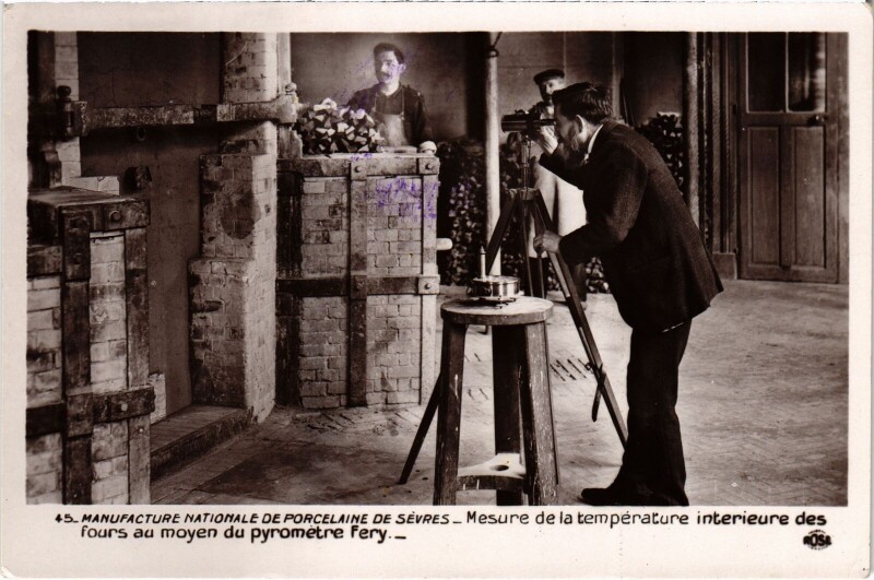 Carte postale ancienne Sevres Manufacture Nationale Mesure de la temperature interieure