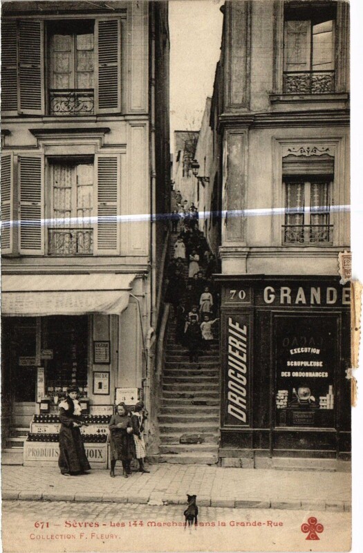 Carte postale ancienne Sevres Les 144 Marches dans la Grande Rue