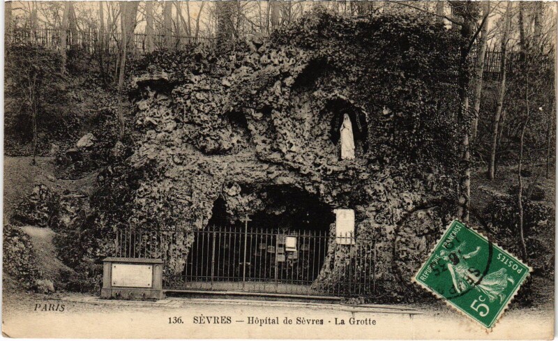Carte postale ancienne Sevres Hopital de Sevres La Grotte