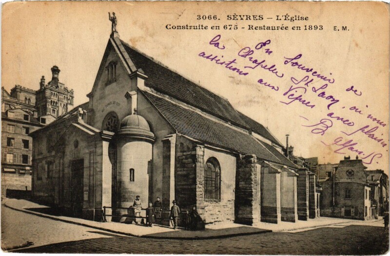 Carte postale ancienne L'Eglise - Construite en 675 - Restaurée en 1893 à Sèvres