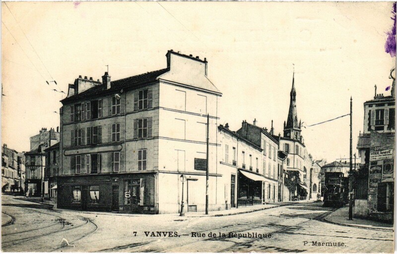 Carte postale ancienne Vanves Rue de la Republique à Vanves