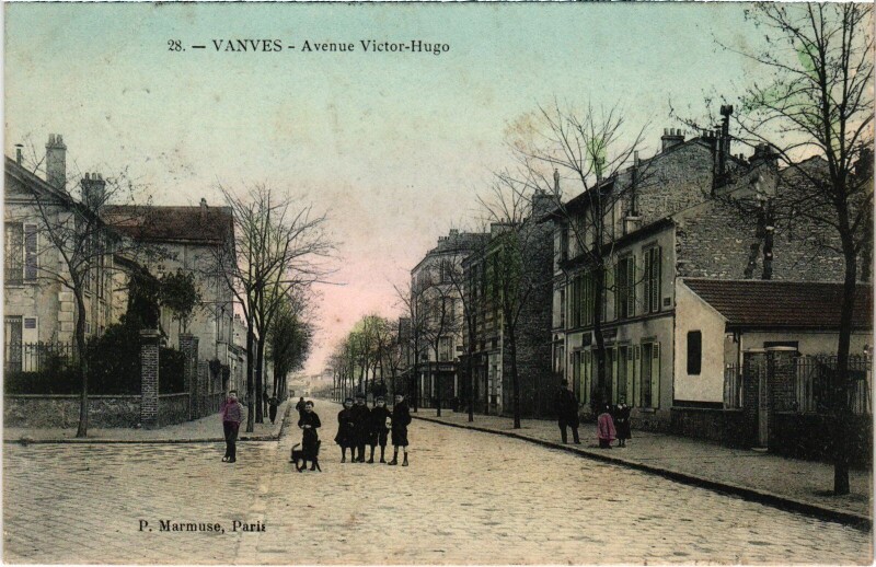 Carte postale ancienne Vanves Avenue Victor Hugo à Vanves