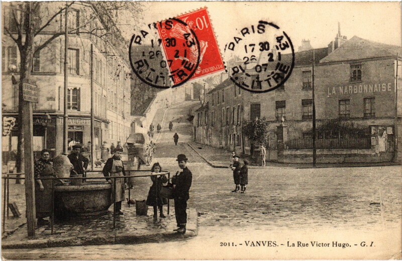 Carte postale ancienne Vanves Rue Victor Hugo à Vanves