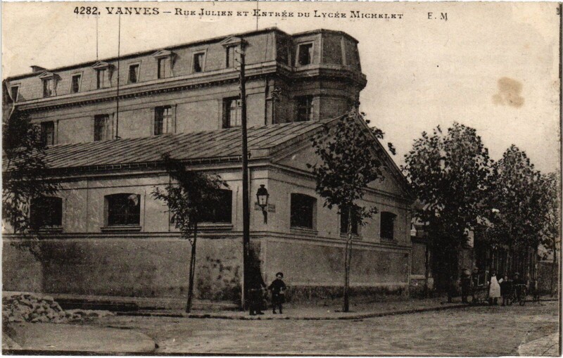 Carte postale ancienne Vanves Rue Julien et Entree du Lycee Michelet à Vanves
