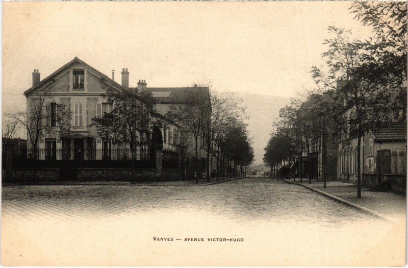 Carte postale ancienne Vanves Avenue Victor Hugo à Vanves