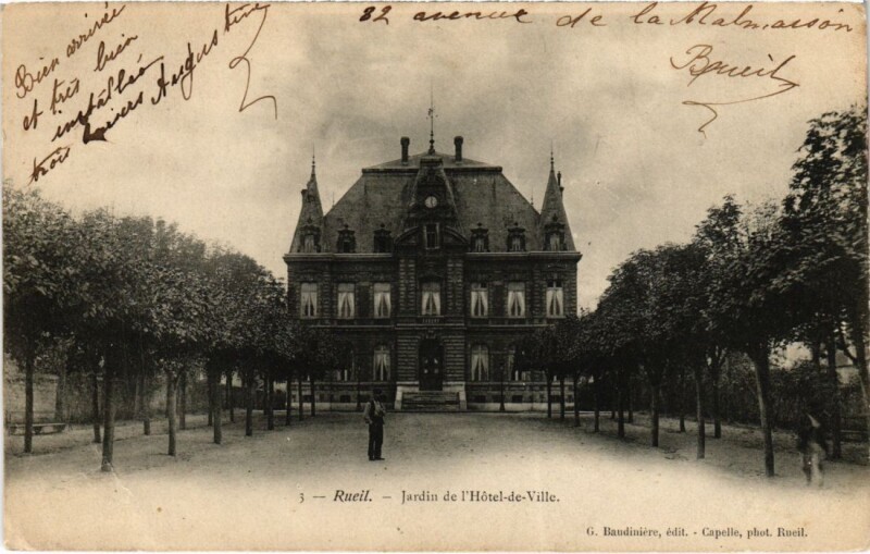 Carte postale ancienne Rueil-Malmaison Jardin de l'Hotel-de-Ville à Rueil-Malmaison