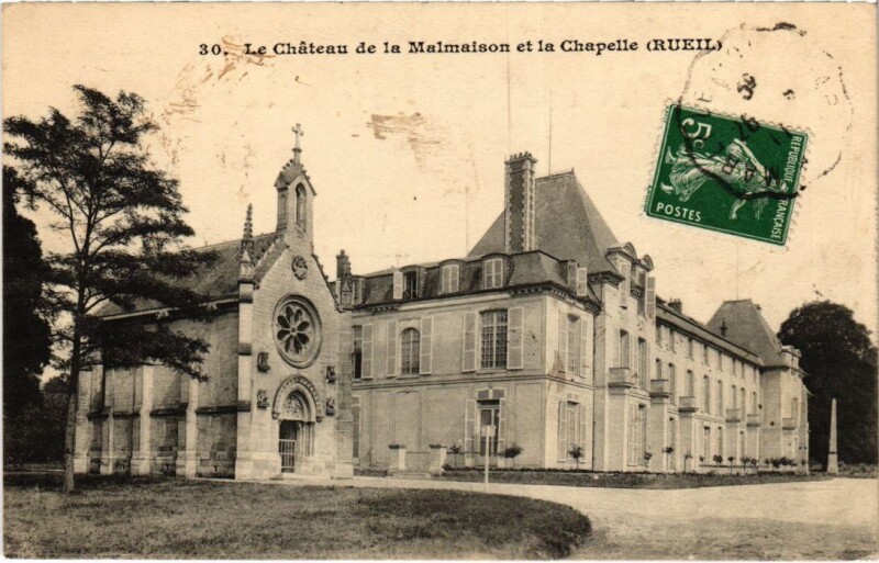 Carte postale ancienne Rueil-Malmaison Le Chateau de la Malmaison et le Chapelle à Rueil-Malmaison