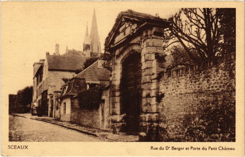 Carte postale ancienne Sceaux Rue du Dr Berger et Porte du Petit Chateau à Sceaux