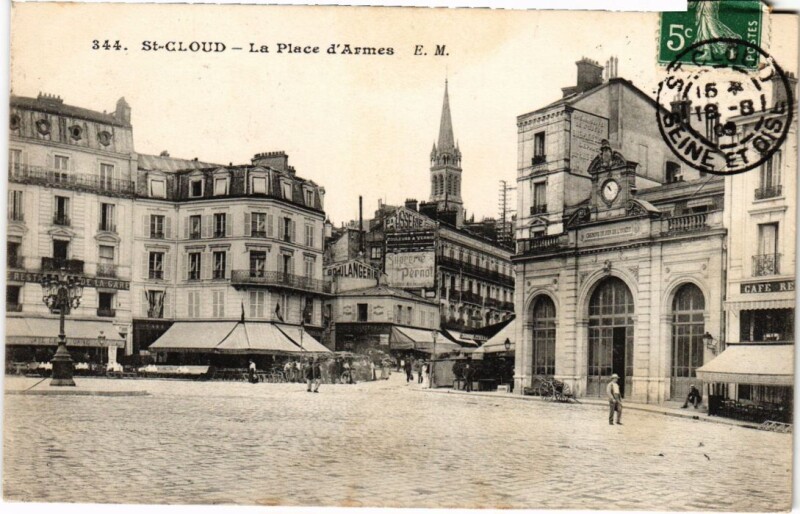 Carte postale ancienne Saint-Cloud La Place d'Armes à Saint-Cloud