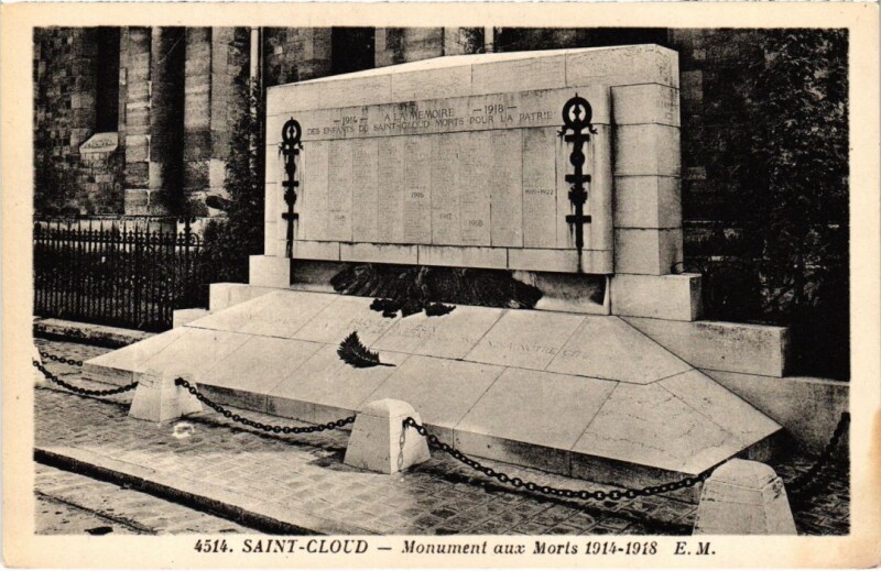 Carte postale ancienne Saint-Cloud Monument aux Morts 1914-1918 à Saint-Cloud