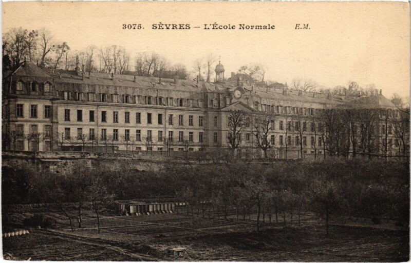 Carte postale ancienne Sevres L'Ecole Normale