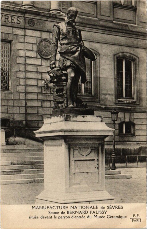 Carte postale ancienne Sevres Manufacture Nationale - Statue de Bernard Palissy