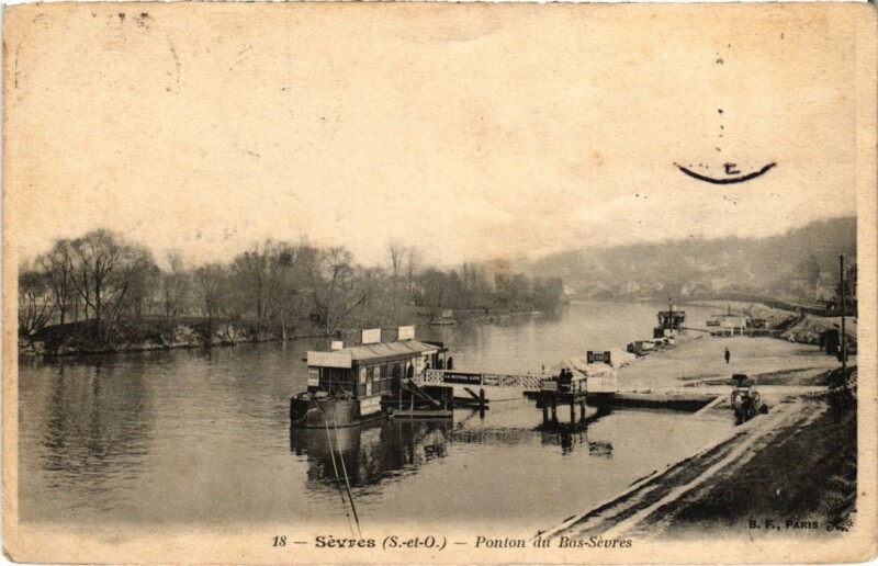 Carte postale ancienne Sevres Ponton du Bas-Sevres