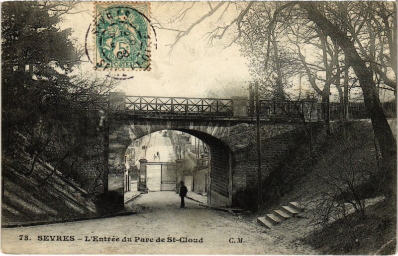 Carte postale ancienne Sevres L'Entree du Parc de Saint-Cloud à Saint-Cloud