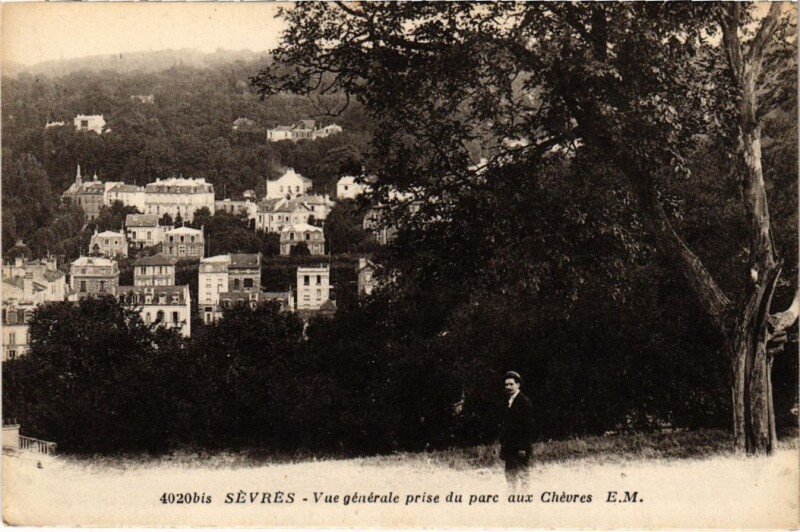 Carte postale ancienne Sevres Vue Generale prise du Parc aux Chevres