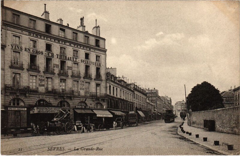Carte postale ancienne Sevres La Grande Rue