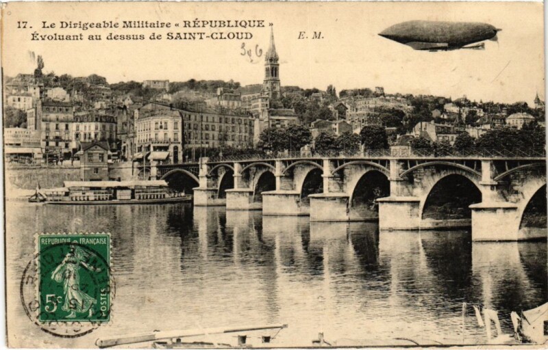 Carte postale ancienne Saint-Cloud Le Dirigeable Militaire Republique Zeppelin Aviation à Saint-Cloud