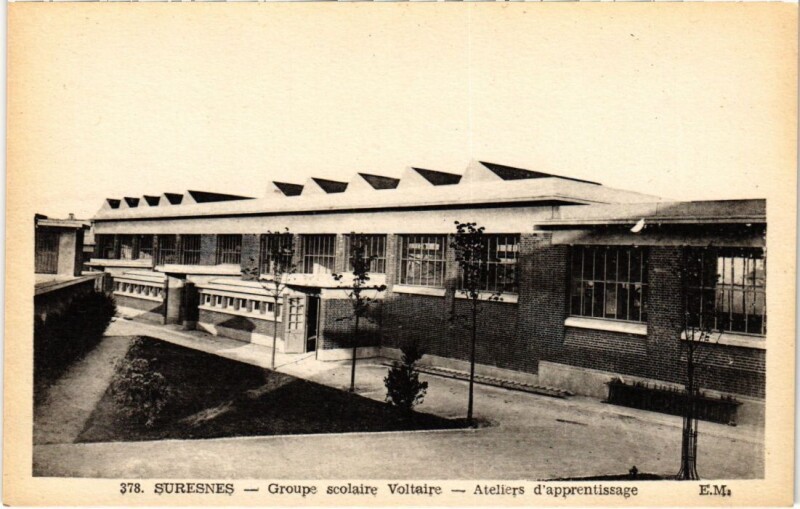 Carte postale ancienne Suresnes Groupe Scolaire Voltaire - Ateliers d'Apprentissage à Suresnes