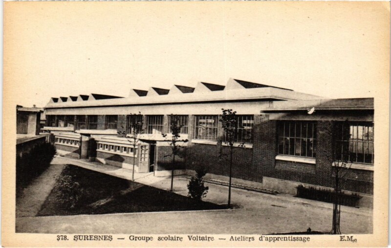 Carte postale ancienne Suresnes Groupe Scolaire Voltaire - Ateliers d'Apprentissage à Suresnes