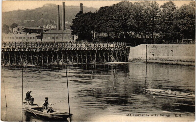 Carte postale ancienne Suresnes Le Barrage à Suresnes