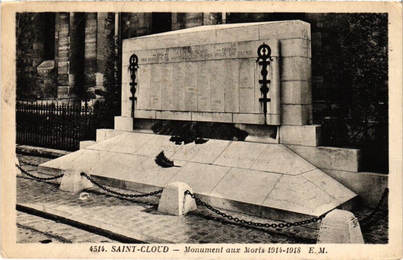 Carte postale ancienne Saint-Cloud Monument aux Morts 1914-1918 à Saint-Cloud