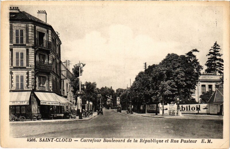 Carte postale ancienne Saint-Cloud Carrefour Boulevard de la Republique et Rue Pasteur à Saint-Cloud