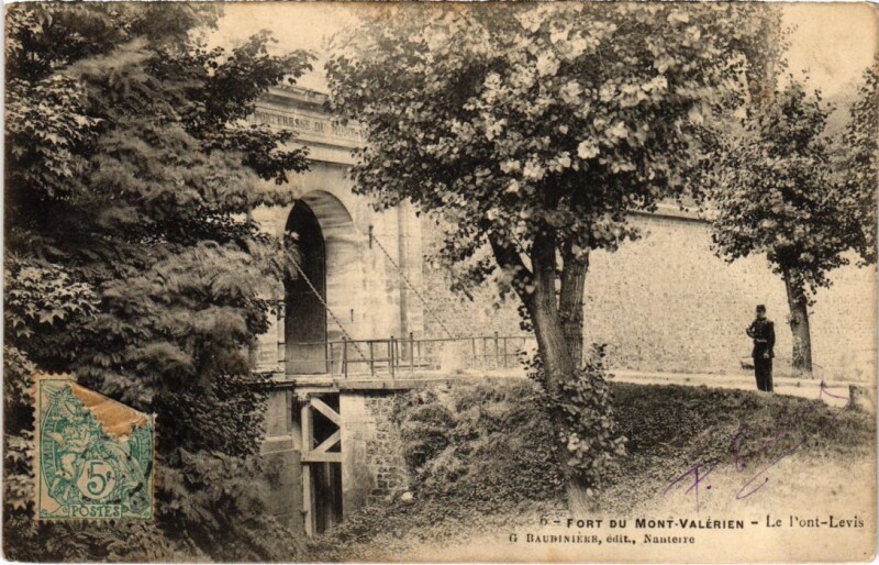 Carte postale ancienne Fort du Mont-Valerien - Le Pont-Levis