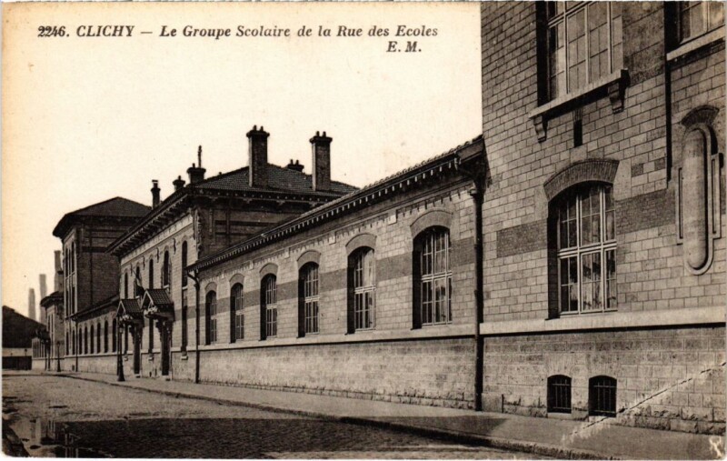 Carte postale ancienne Le Groupe Scolaire de la Rue des Ecoles à Clichy