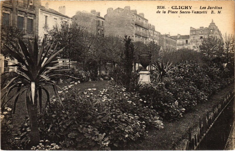 Carte postale ancienne Les Jardins de la Place Sacco-Vanzetti à Clichy