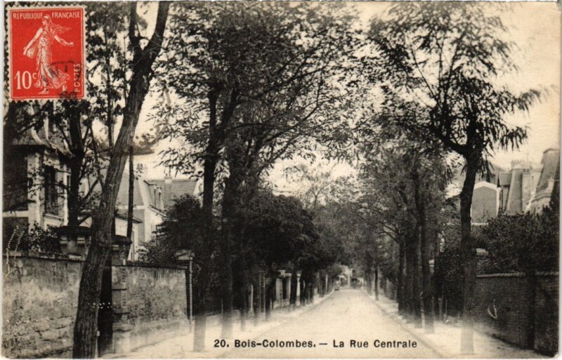 Carte postale ancienne Bois-Colombes La Rue Centrale à Bois-Colombes