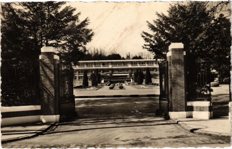 Carte postale ancienne Rueil-Malmaison Buzenval - Laboratoires du Docteur F. Debat à Rueil-Malmaison