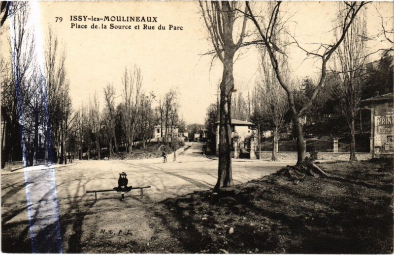 Carte postale ancienne Issy-les-Moulineaux Place de la Source et Rue du Parc à Issy-les-Moulineaux