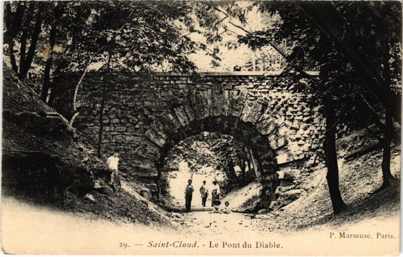 Carte postale ancienne Saint-Cloud Le Pont du Diable à Saint-Cloud