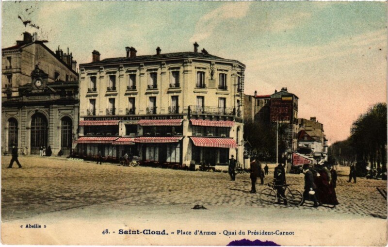 Carte postale ancienne Saint-Cloud Place d'Armes - Quai du President-Carnot à Saint-Cloud